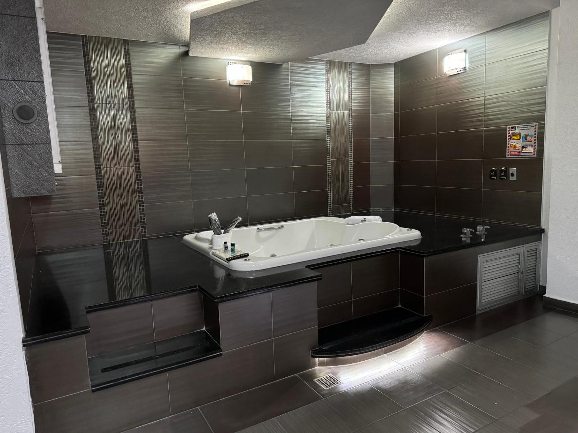 Kuboz Motor Hotel Zapopan Zewnętrze zdjęcie